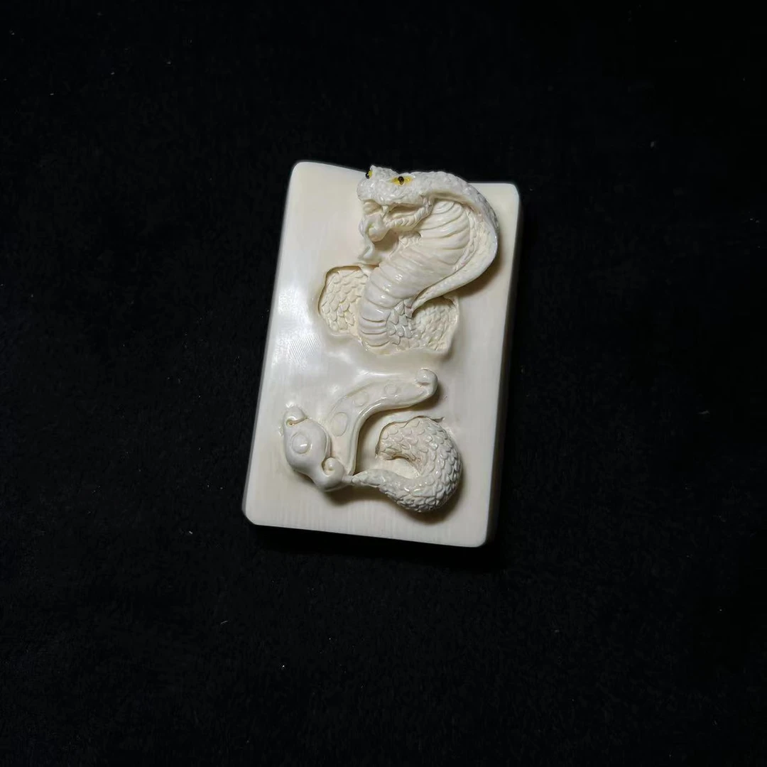 精品猛犸蛇牌子挂件H701