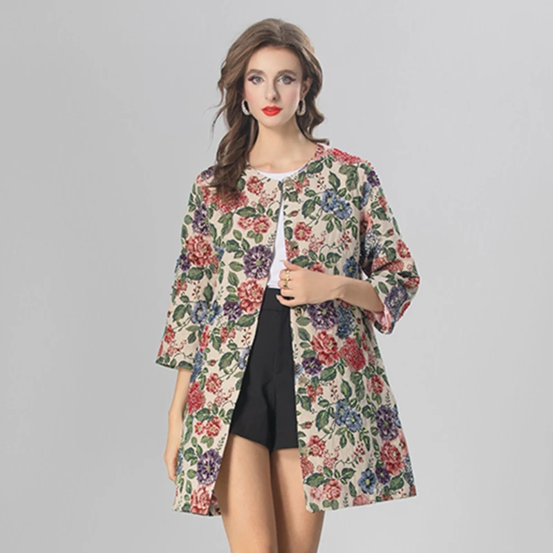 524款 时装周走秀重工粉花绿叶风衣外套