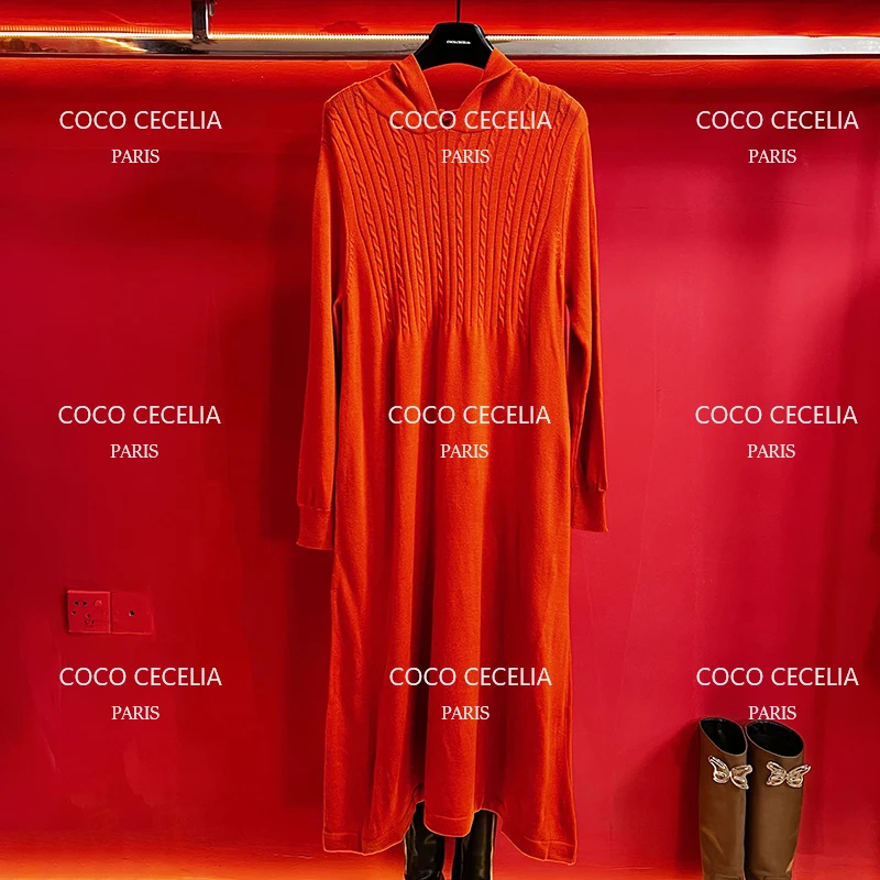 436 橘色带帽纯色针织连衣裙
