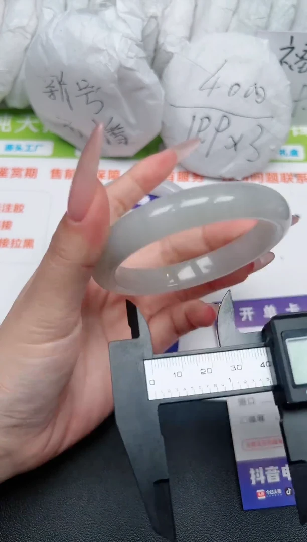 【闪购商品】石英质玉手镯未镶嵌78-58