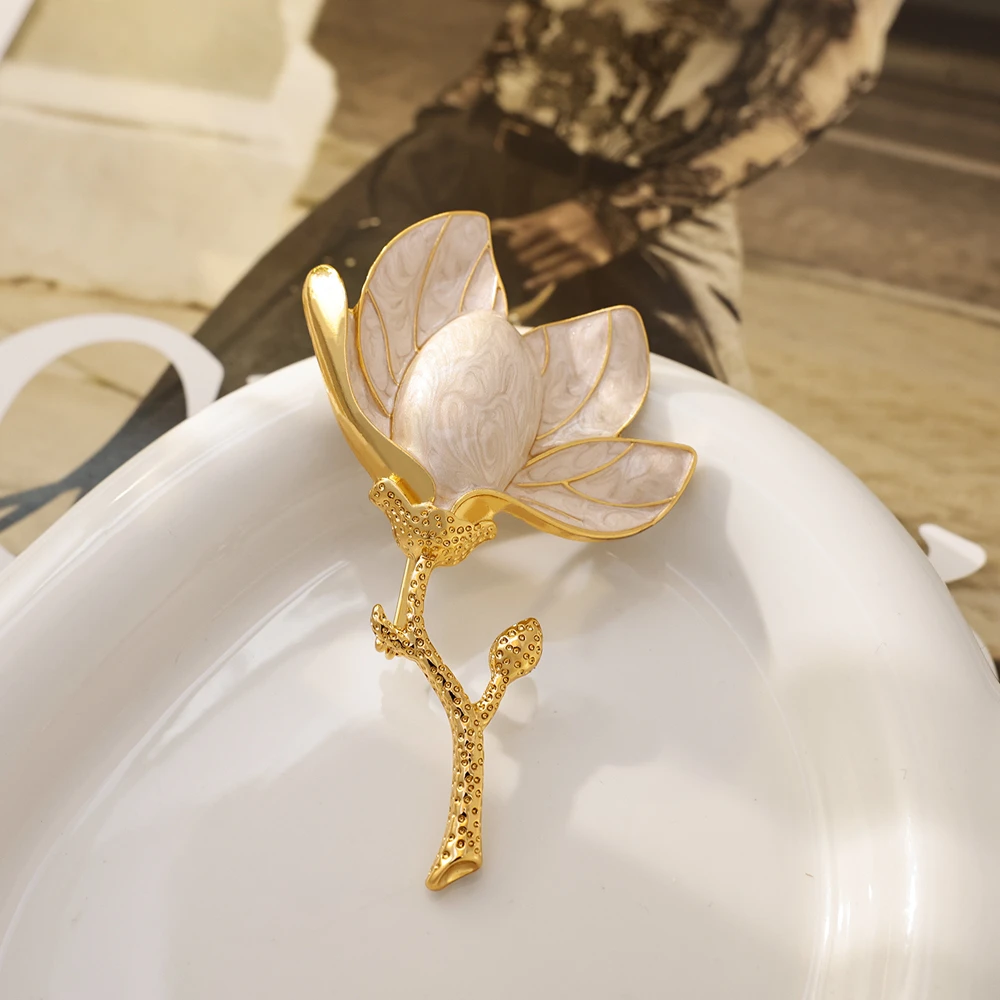 铜合金胸针 镀K金「白玉兰花」胸针轻奢时尚法式高档复古风超仙百搭