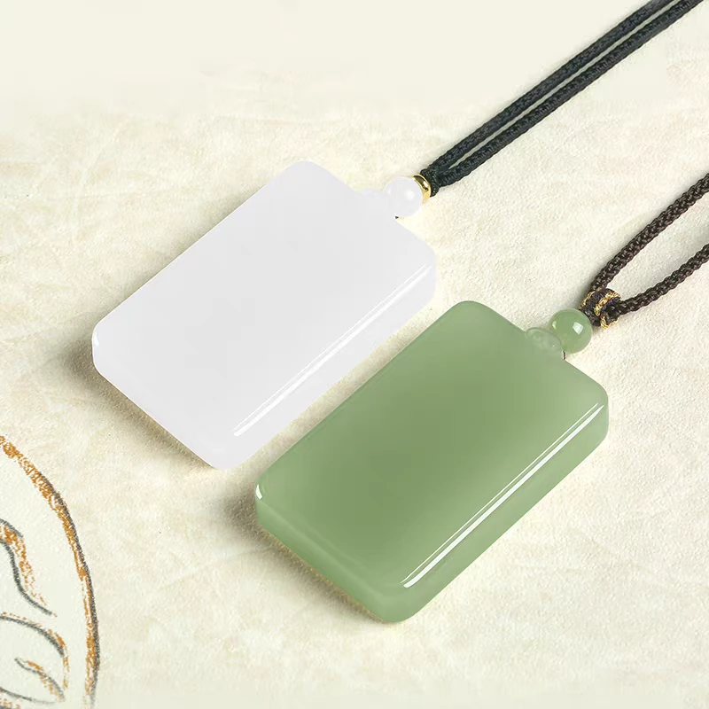 天然和田玉吊坠羊脂白玉平安无事牌湖水绿玉牌玉坠男女玉佩