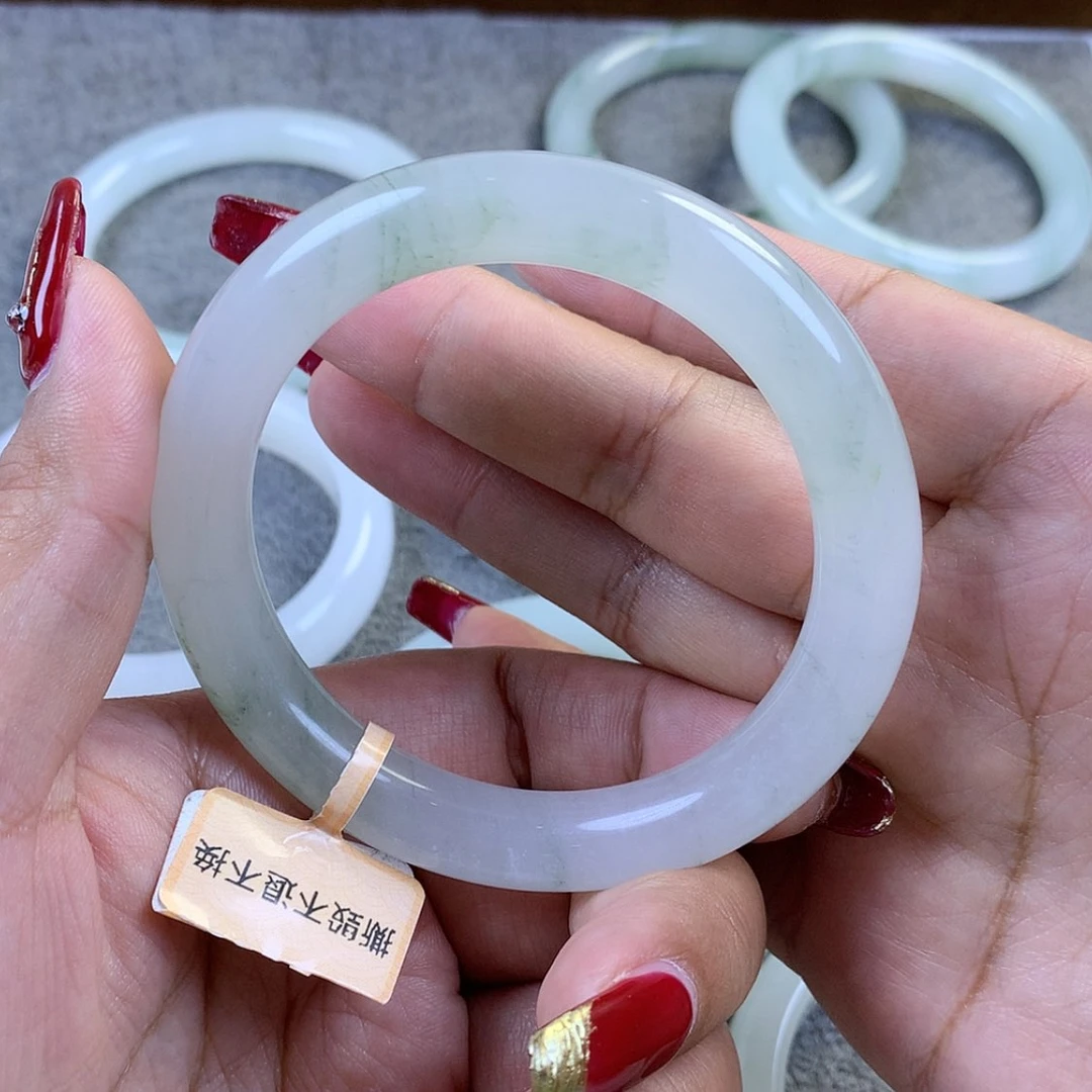 【闪购商品】石英质玉手镯未镶嵌