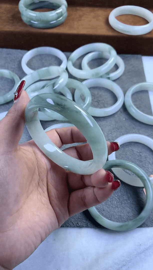 【闪购商品】石英质玉（天山翠）手镯未镶嵌....