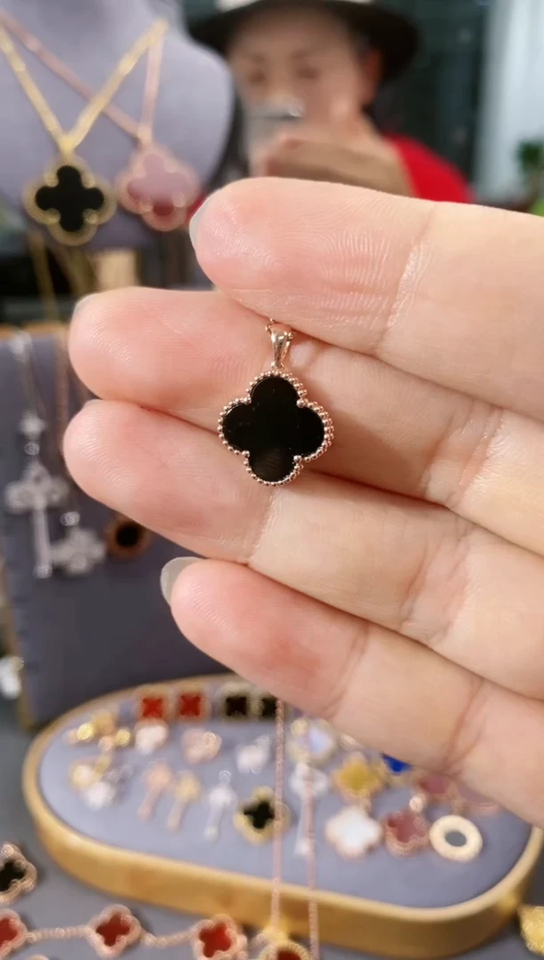 【闪购商品】玛瑙/玉髓吊坠(不含链)18K金镶嵌18K玫瑰金黑玛瑙 13mm