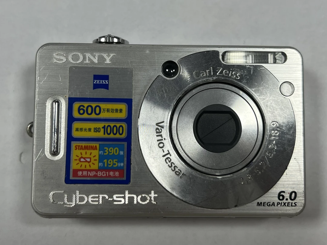 9新 Sony/索尼 W80 银色复古ccd数码相机蔡司镜头