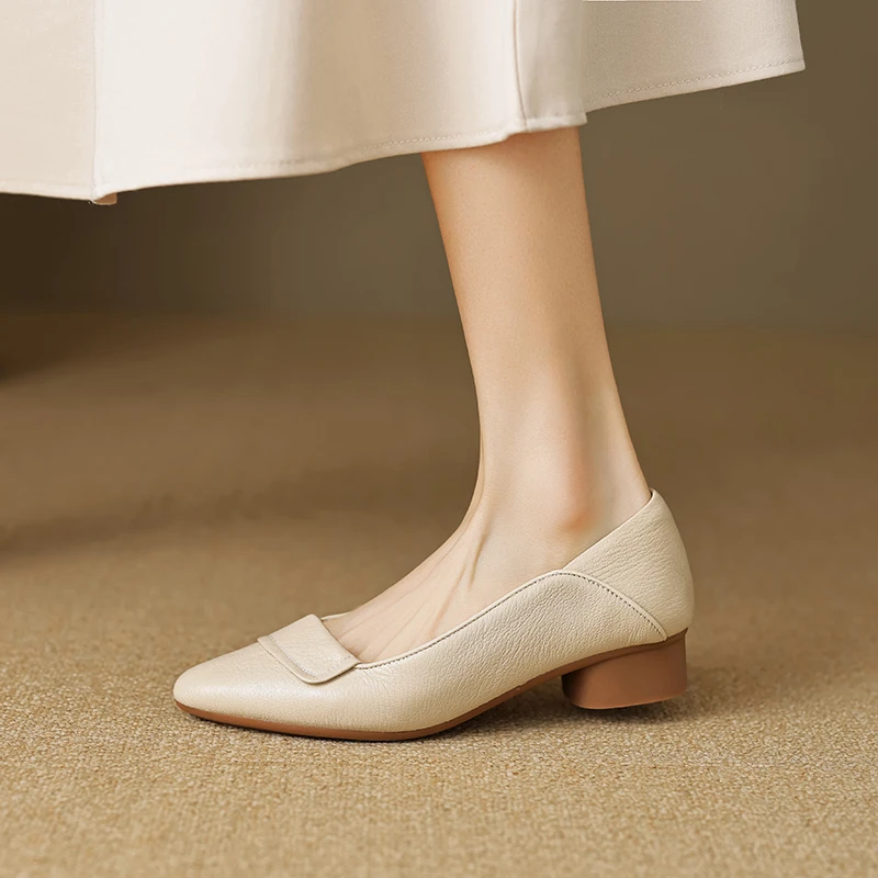 3CM时尚浅口羊皮奶奶鞋米白色尖头粗跟职业单鞋复古百搭平底女鞋