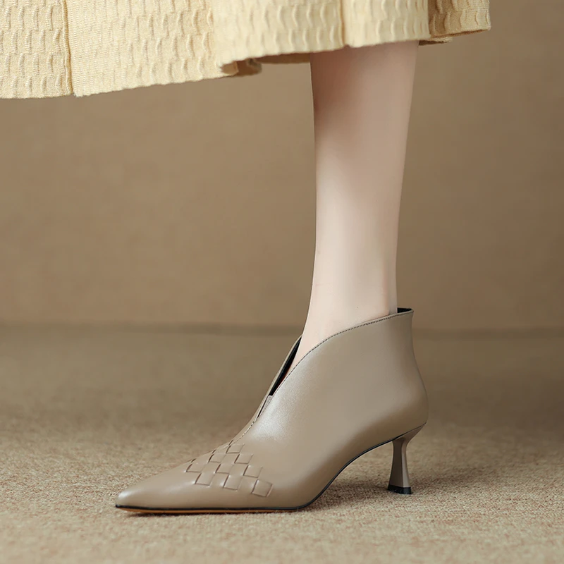 5.5cm编织头层牛皮尖头细跟短靴真皮欧货爆款靴子白色中跟及踝靴