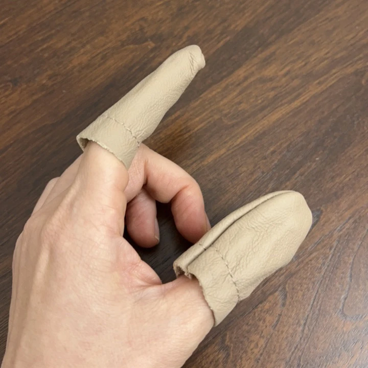 真皮指套顶针箍护手指指套缝纫工具戳戳绣护手套防扎手