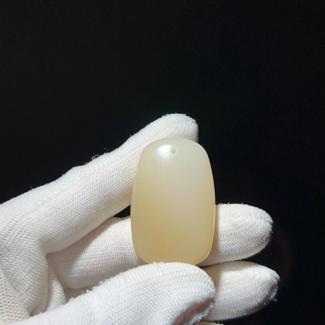 和田玉新疆且末蜜糖无事牌