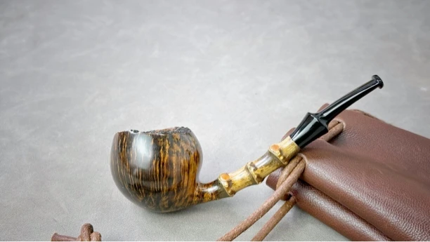 台湾黄祐为光面竹节橡果叼斗弯斗石楠木手工烟斗