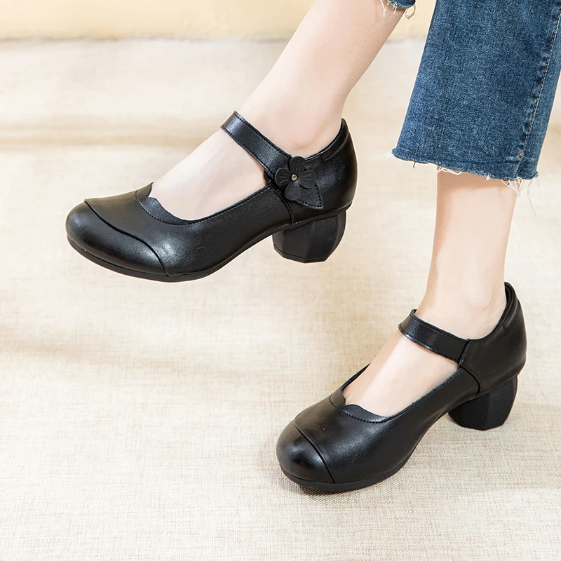 23817春季真皮浅口圆头女鞋魔术贴中老年粗跟妈妈鞋软底中跟单鞋