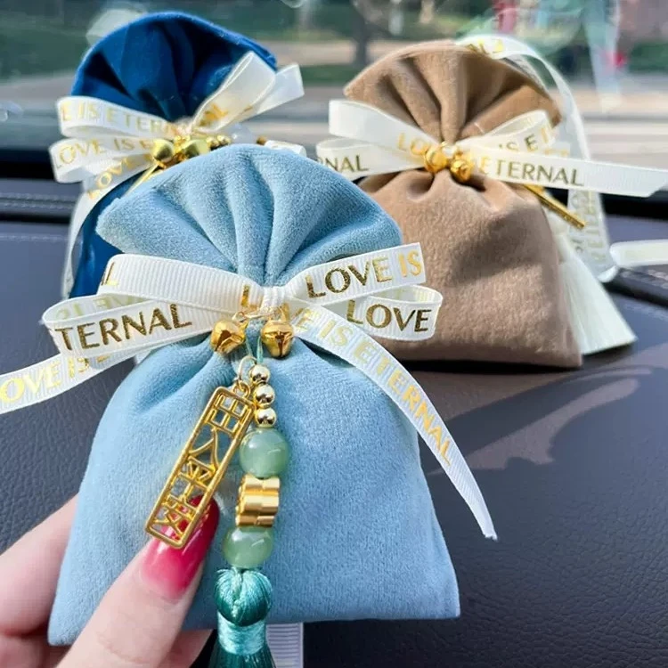 汽车除甲醛新车去异味活性炭包车载竹炭包除异味车内挂件车用碳包