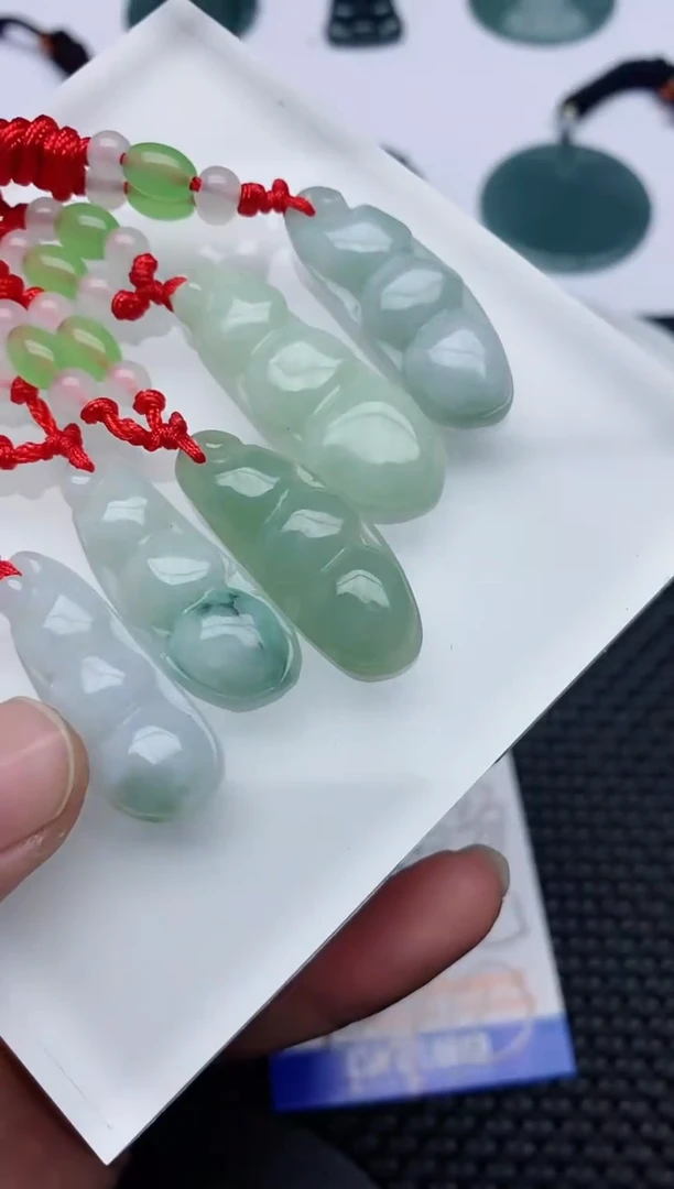 【闪购商品】翡翠颈饰未镶嵌福豆多样性发货随机发货