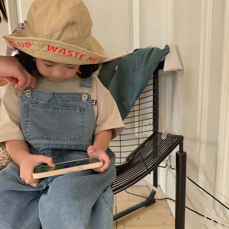 vilimama24年春款宝宝高品质男童女童浅蓝色大口袋背带中裤24293