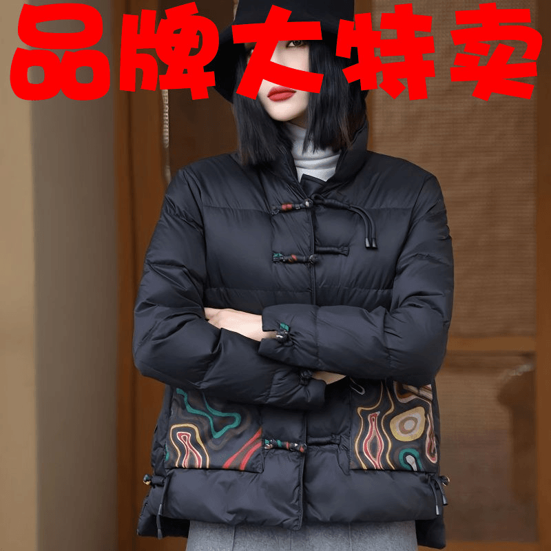 雅鹿短款羽绒服女2023年冬季新款文艺复古盘扣印花立领轻便白鸭绒