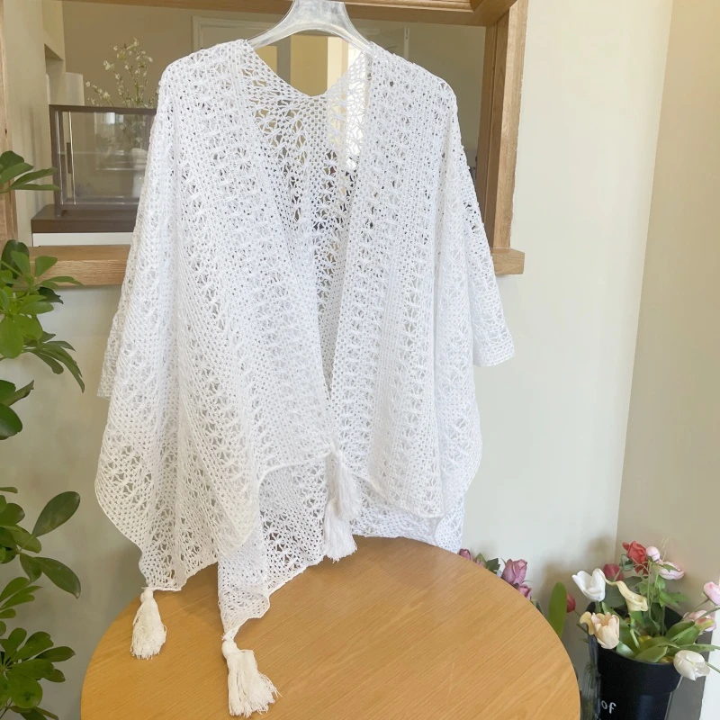 夏季薄款民族风披肩女云南丽江旅游度假外搭拍照针织流苏开叉斗篷