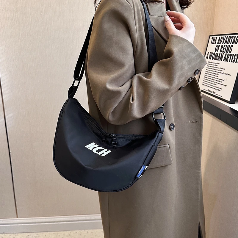 2024新款高级感小众饺子包ins休闲百搭帆布包斜挎单肩腋下休闲包