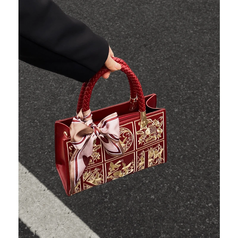 国风刺绣红色新娘包包女2025新款高级感大容量手提婚包斜挎妈妈包