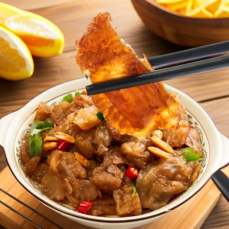 福建海鲜海蜇头开袋漂洗浸泡沥干后混合调味料拌匀即食