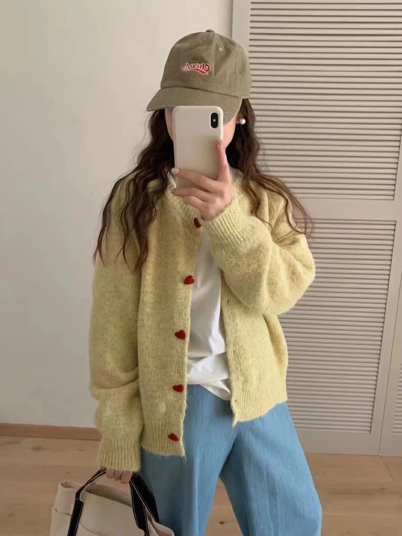 韩系爱心包扣设计感针织开衫外套女秋季2025新款宽松气质短款上衣