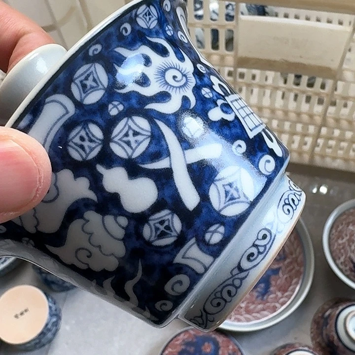 瓷片青花八宝马蹄盖碗