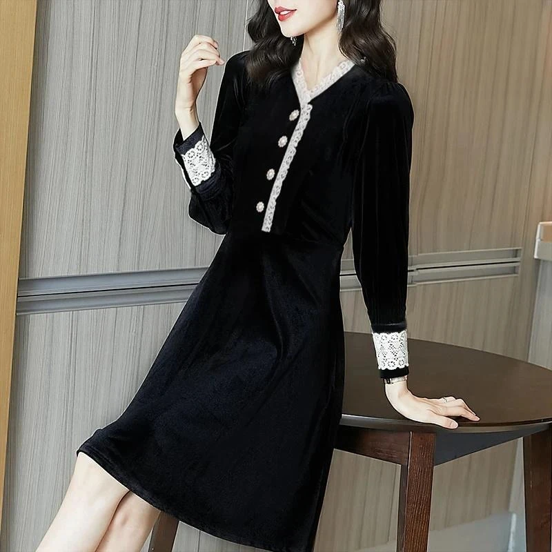 T03秋冬必备复古绝美连衣裙镂空钩花拼接金丝绒小黑裙2025年爆款