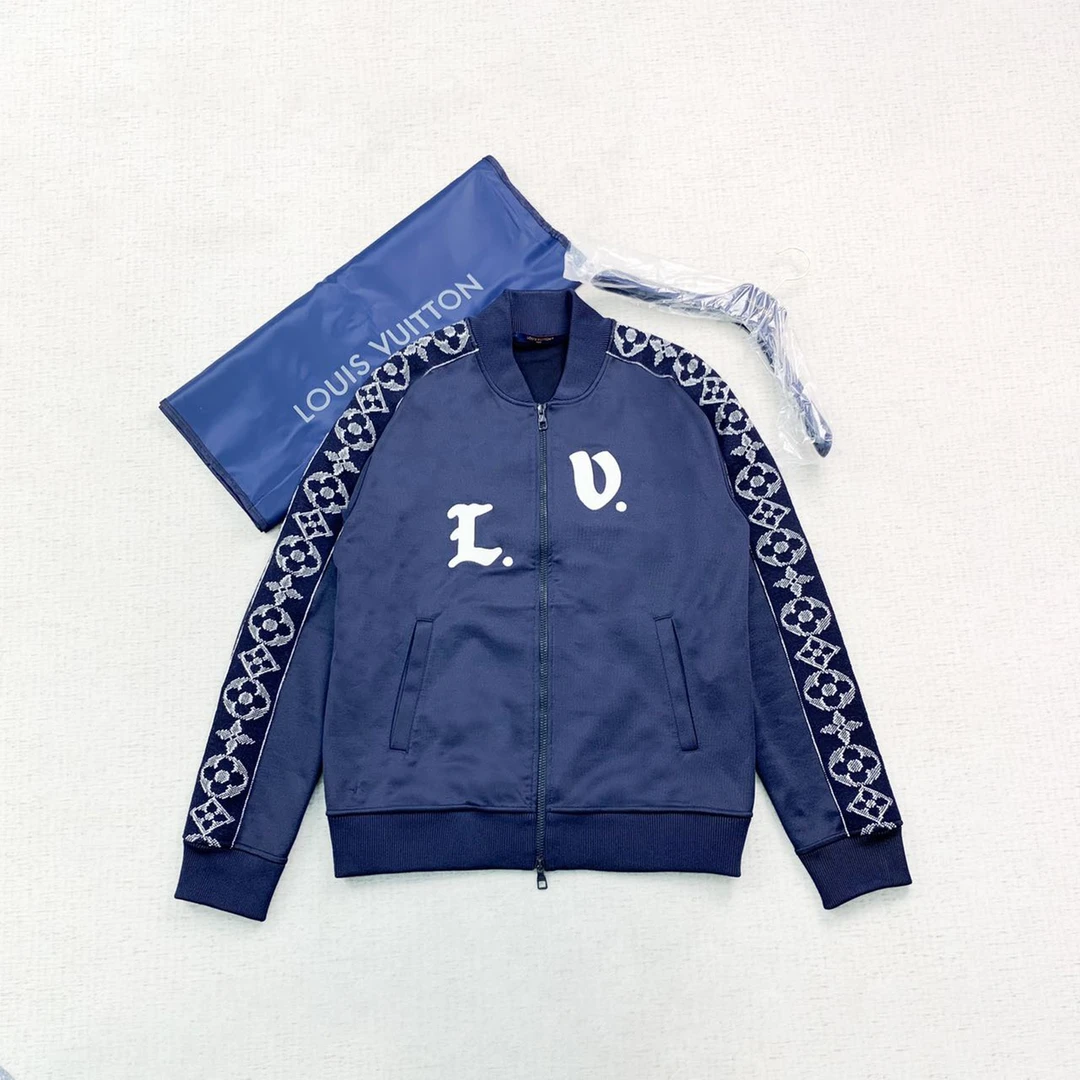 全新未使用 LV LOUIS VUITTON 经典logo百搭外套l码编码xb2569