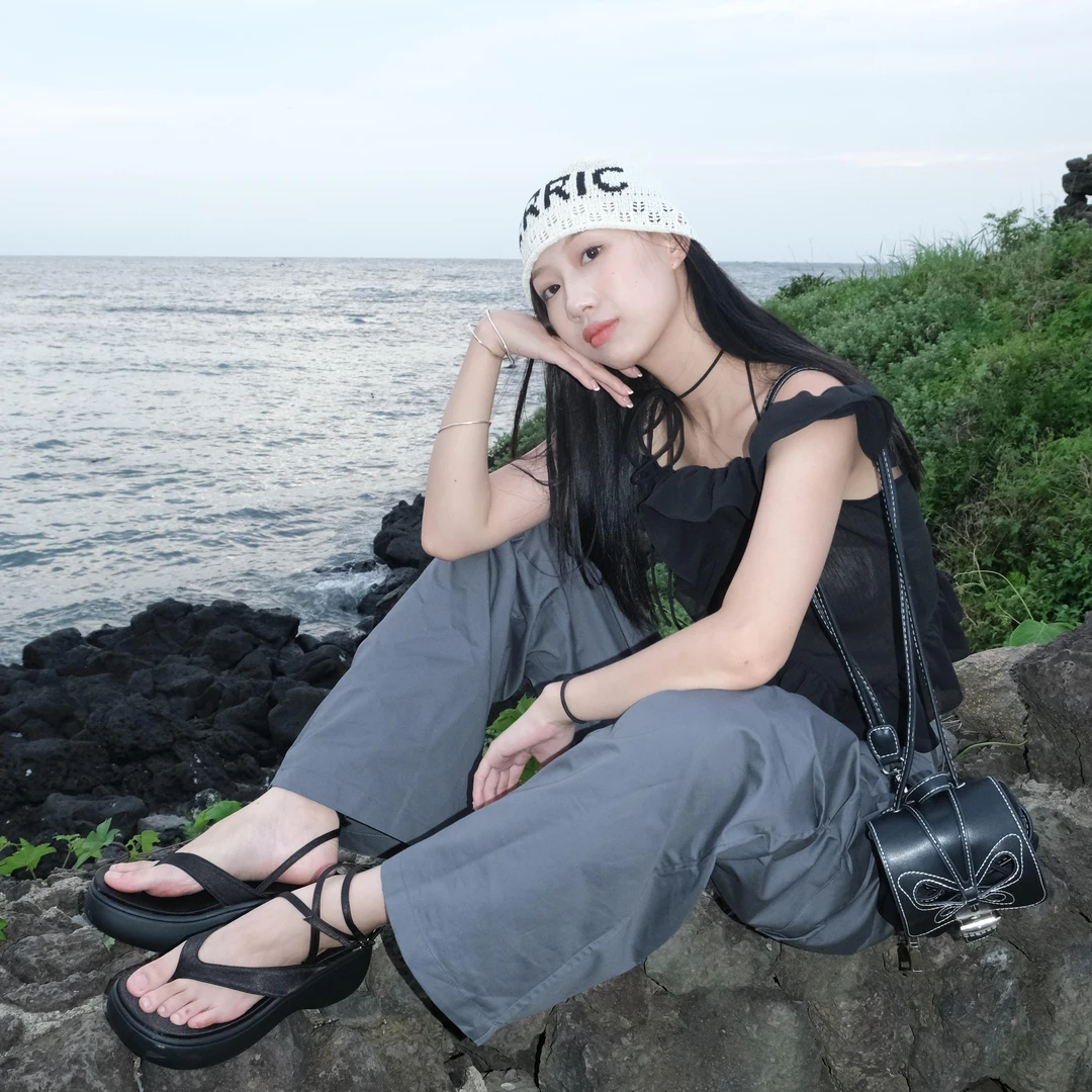 Mooreyu摸鱼防滑厚底凉拖鞋女夏外穿2023新款夹脚时尚沙滩凉鞋