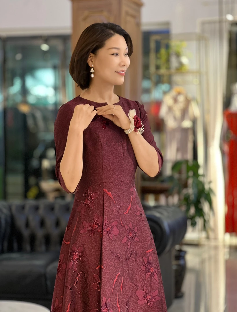 0100-11  喜妈妈高定礼服气质优雅时尚轻奢礼服喜婆婆宴会