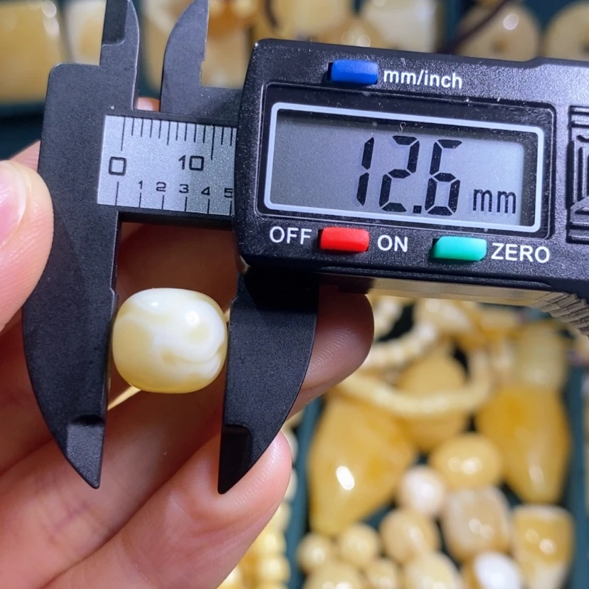 【闪购商品】琥珀裸石未镶嵌小***跑