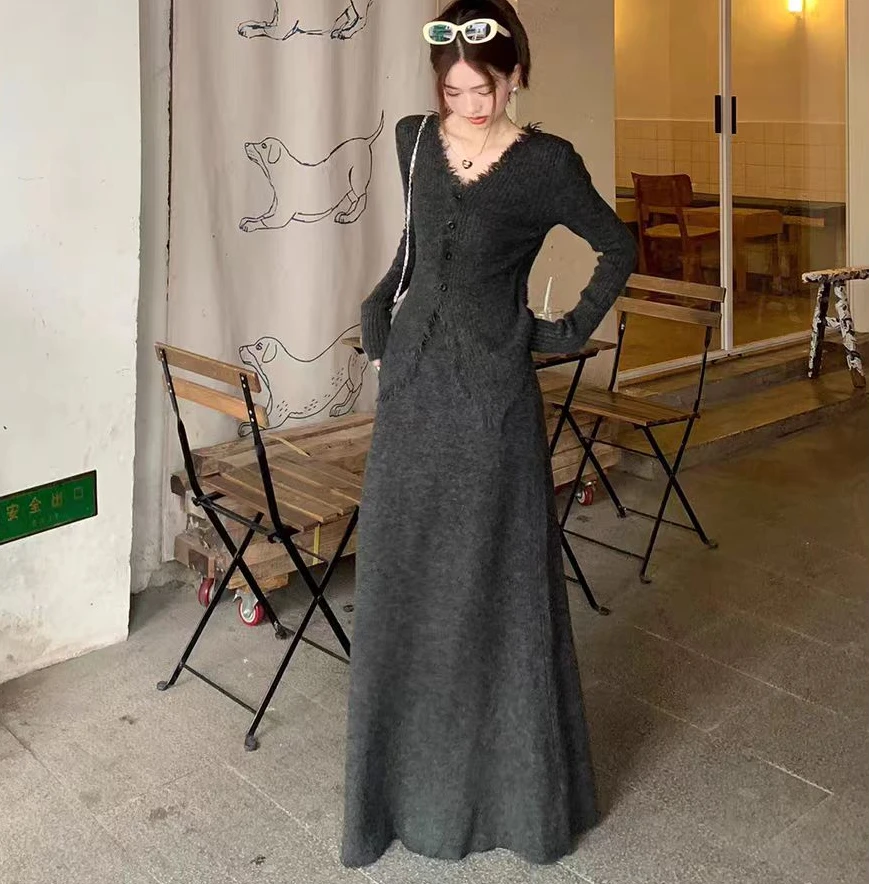 千金风秋冬一整套v领流苏针织开衫配高腰半身长裙新款两件套装女