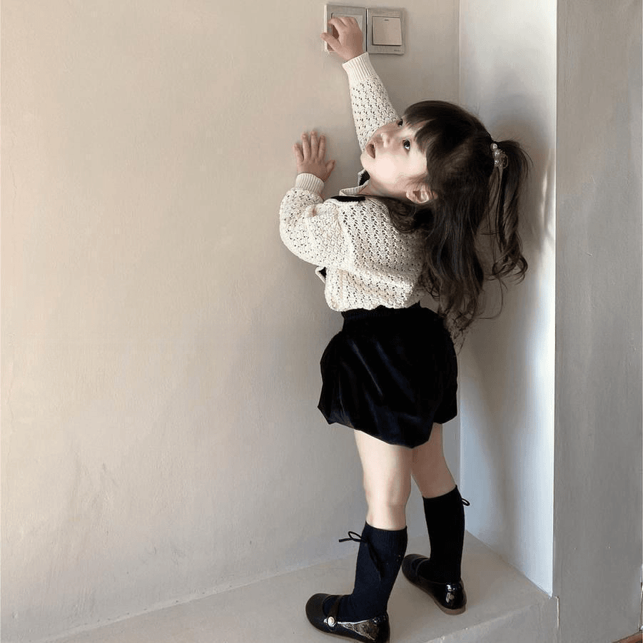 秋款新品女童洋气镂空提花拼色毛衣宝宝花苞短裤套装