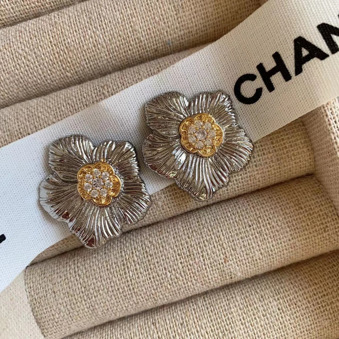 铜合金合成锆石耳饰 【栀子花】拉丝复古银色高级质感耳钉