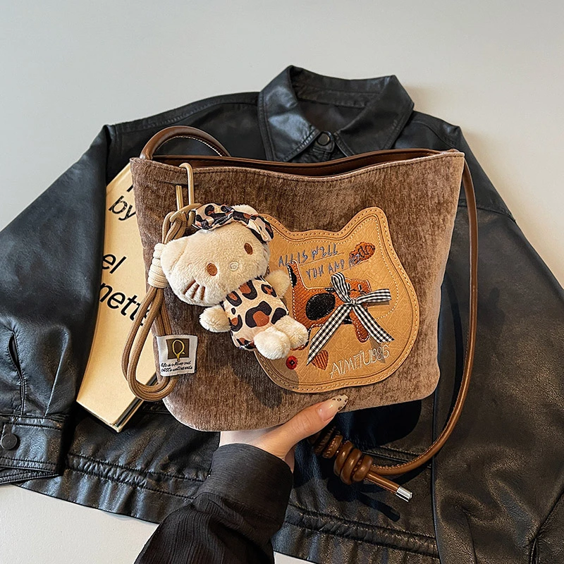 今年新款韩版简约小众设计百搭时尚洋气单肩斜挎水桶包