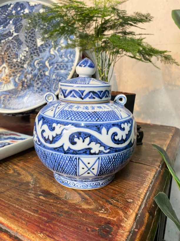 觅瓷山房青花盖罐