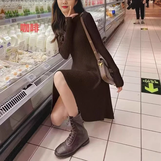 配大衣毛衣裙女内搭秋季2024新款百搭收腰中长款打底针织连衣裙