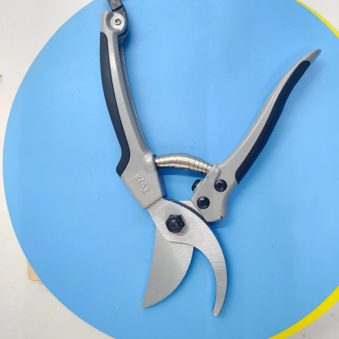 新款剪刀sk5钢锋利手感厚重一秒段粗制 華