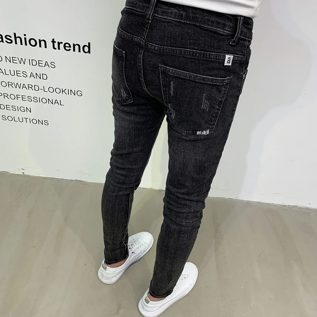黑色牛仔裤男潮牌刺绣百搭2025新款时尚修身小脚弹力显瘦韩版长裤