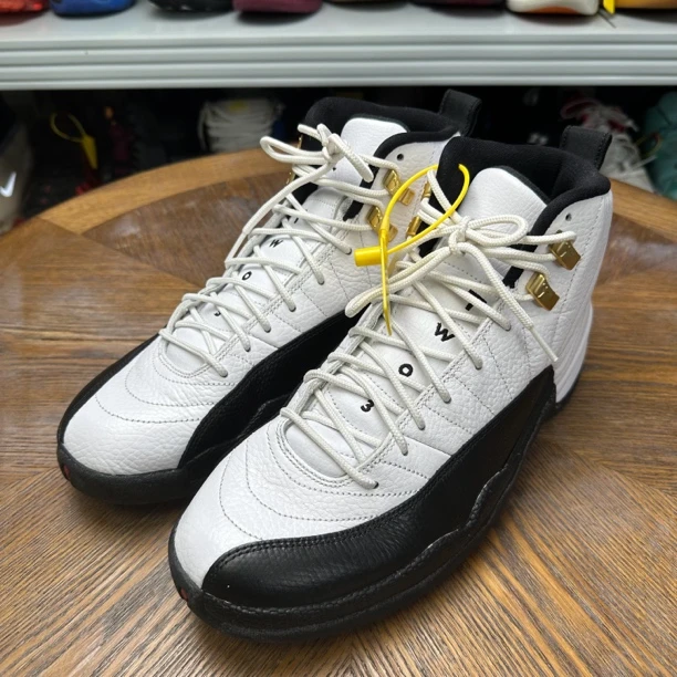 42.5码/aj12 taxi黑白13款 复古篮球鞋/原盒/98新/公价2089/t2009