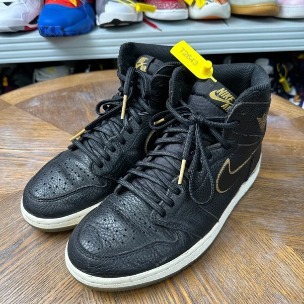 42码/aj1 黑金 复古篮球鞋/原盒/9新/公价1459/t2643