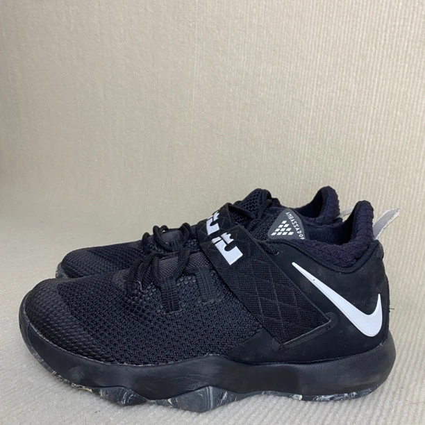 41码/詹姆斯使节10 黑白 9新 篮球鞋 无原盒 公价2089