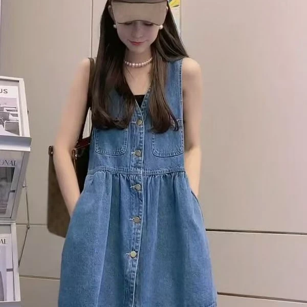 牛仔吊带连衣裙女春秋新款外搭宽松V领背带裙小个子短裙背心裙子