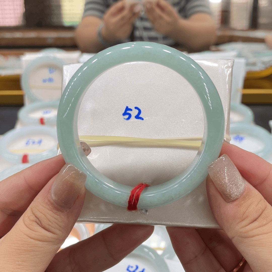 翡翠手镯未镶嵌翡翠