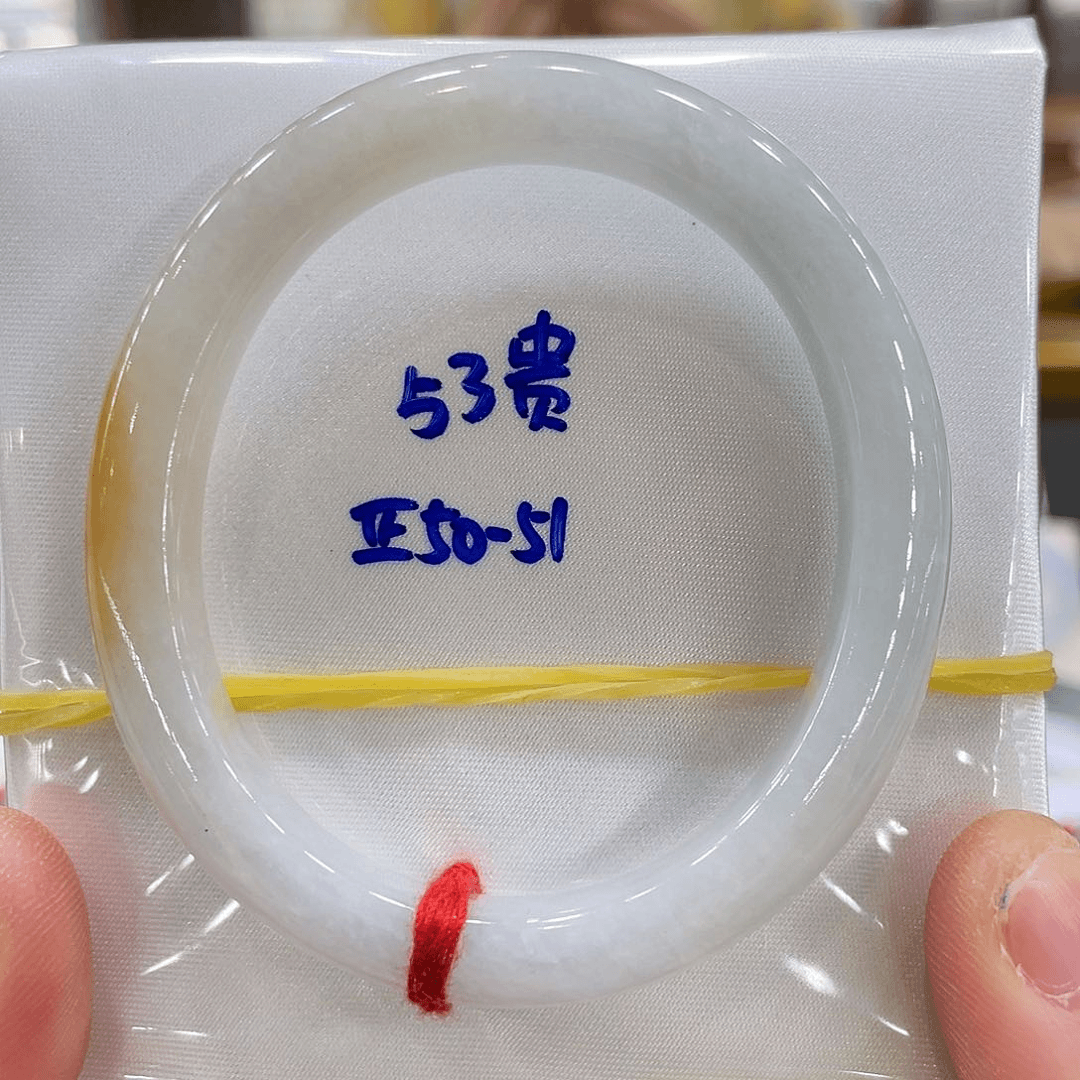 翡翠手镯未镶嵌翡翠手镯