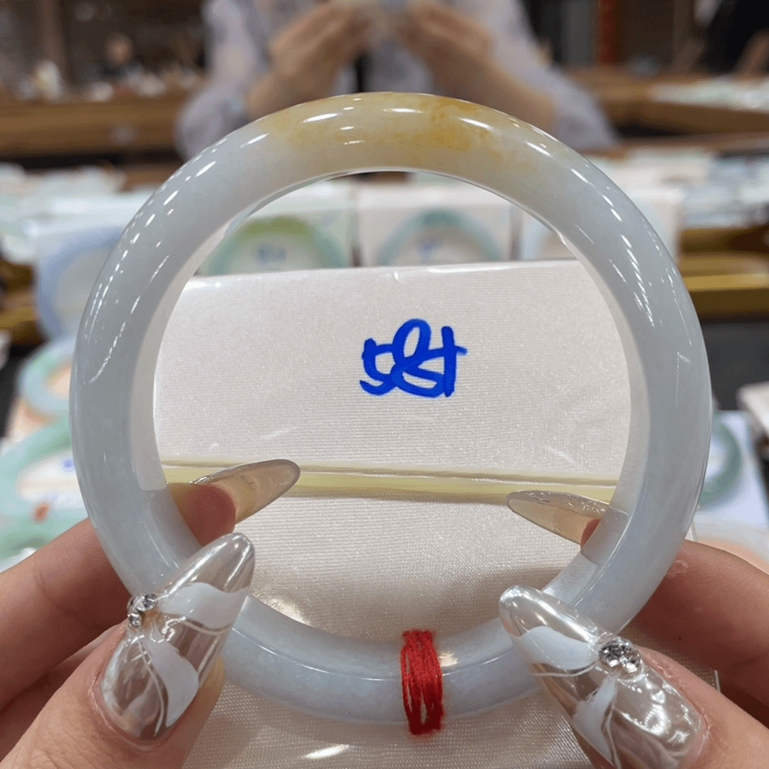 翡翠手镯未镶嵌翡翠