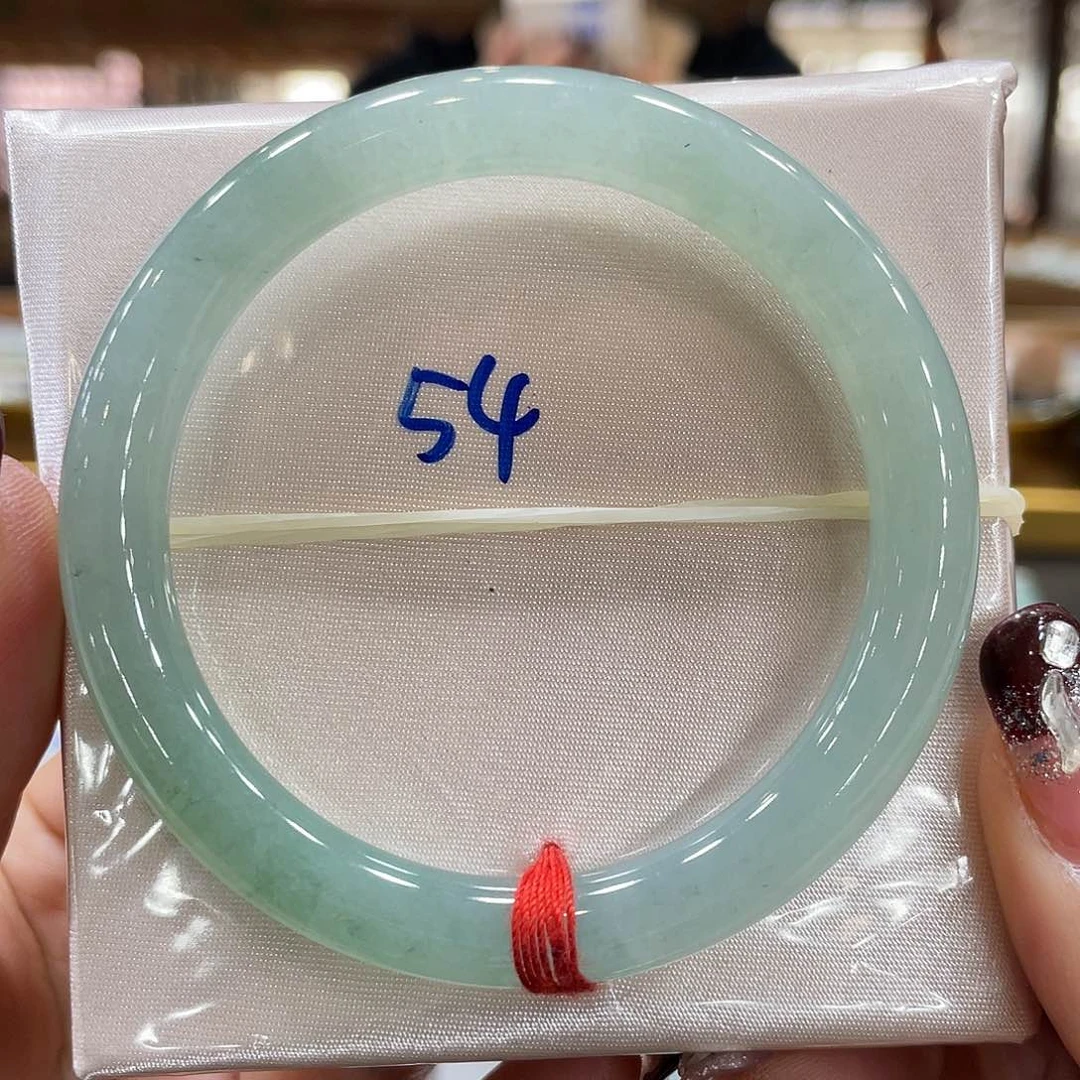 翡翠手镯未镶嵌翡翠手镯