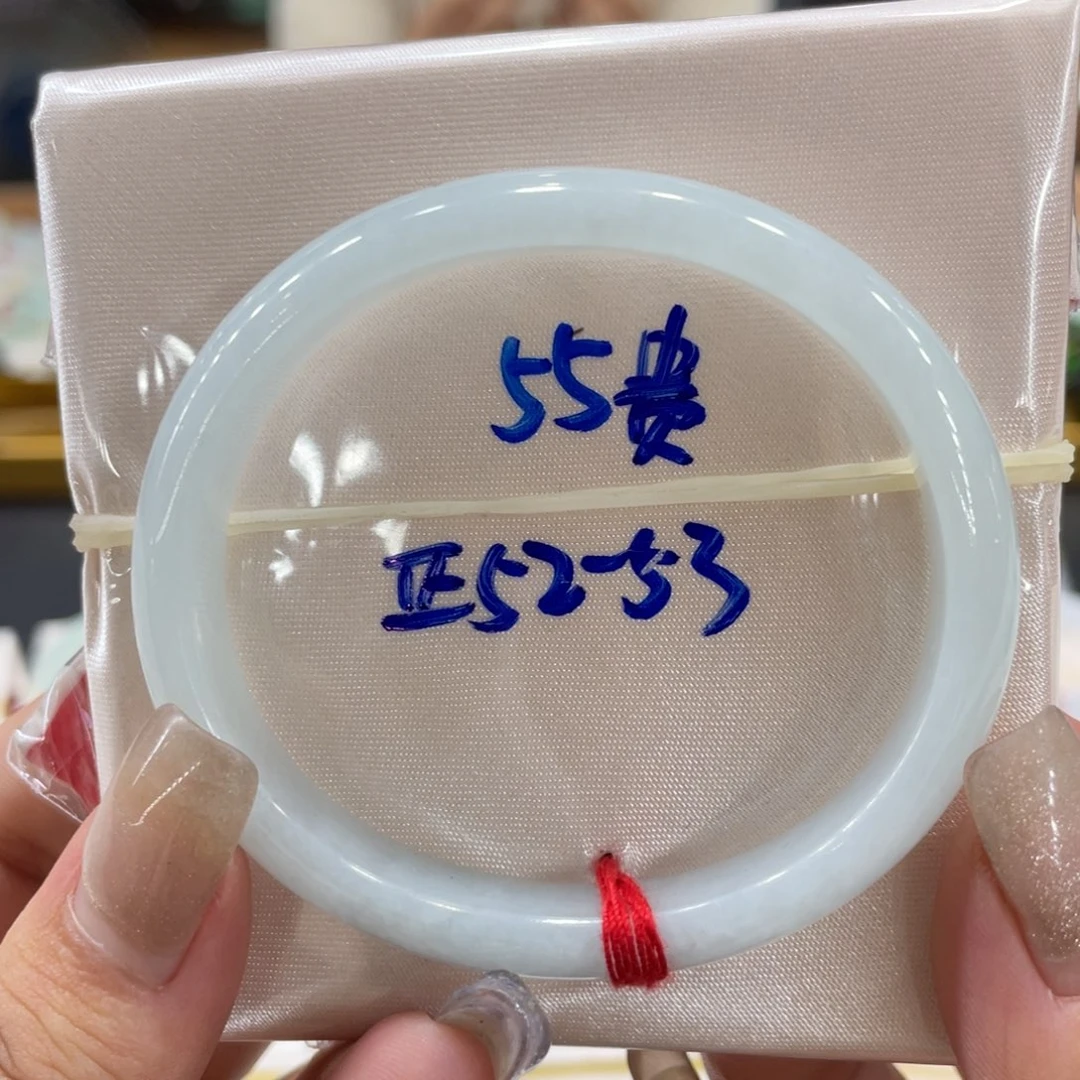 翡翠手镯未镶嵌翡翠