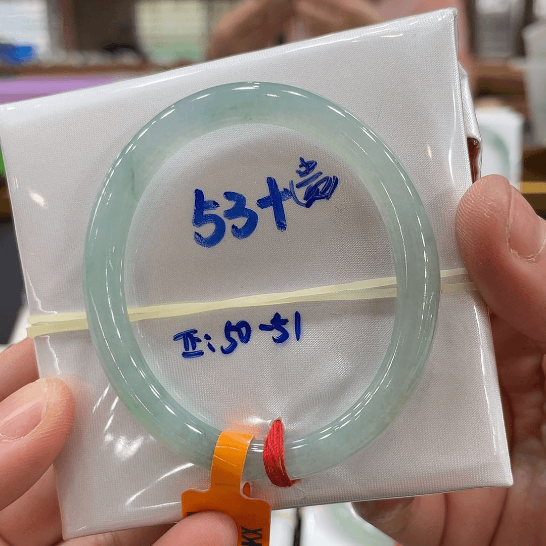 翡翠手镯未镶嵌翡翠手镯