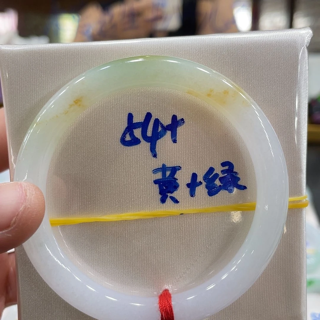 翡翠手镯未镶嵌翡翠手镯
